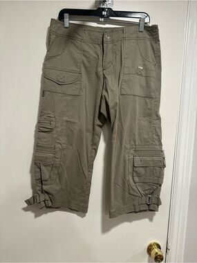 EUC Y2K Periscope Sz11  straps cargo utility khaki green Zip Pocket Capri pants